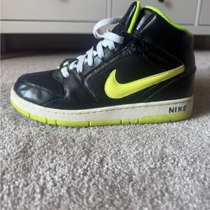 Nike Kids Black and Lime Sneakers